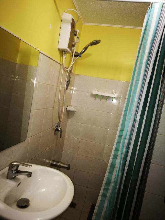 Hotel 2 BR Sorrento Oasis Pasig City Esterno foto